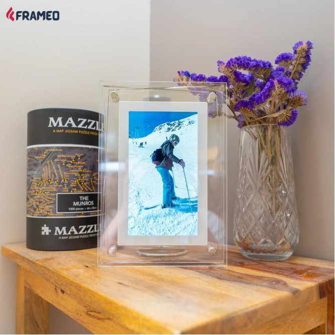 Frameo 5-Inch 720×1280 HD Acrylic Frame Keep Birthdays, Anniversaries And First Days Of School Looping So You Never Miss The Feeling Of That Day